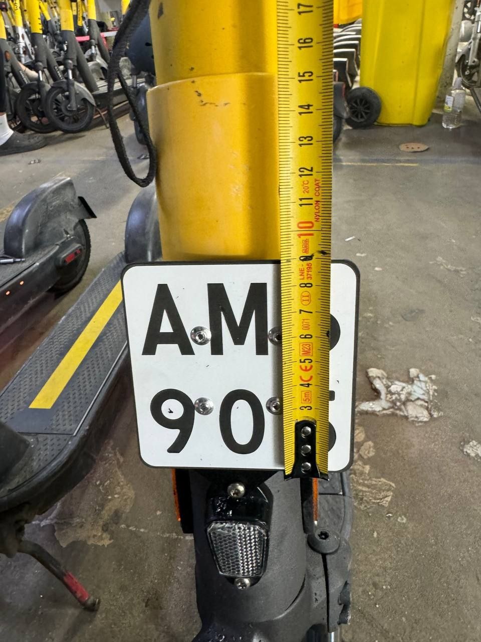 В Петербурге на самокатах Whoosh установили крупные номера