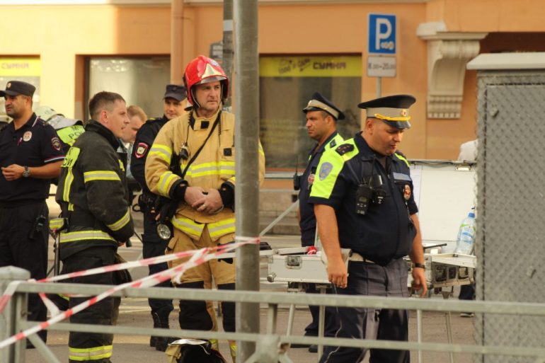 Смольный назвал ЧП на Большой Зелениной контролируемым оседанием. Что известно к этому часу