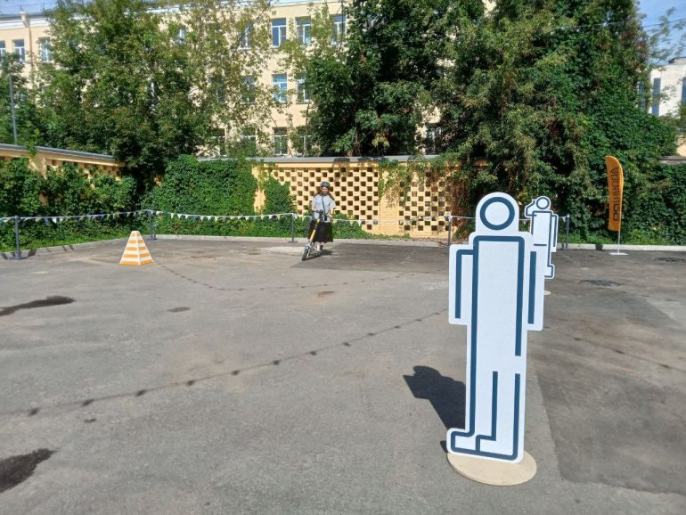 Whoosh обучает правильному и культурному вождению самокатов в Петербурге