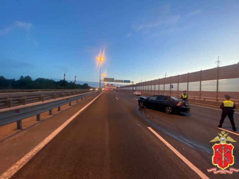 Погибший в ДТП на КАД у Мурино ехал в машине такси