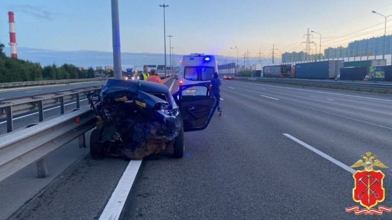 Погибший в ДТП на КАД у Мурино ехал в машине такси