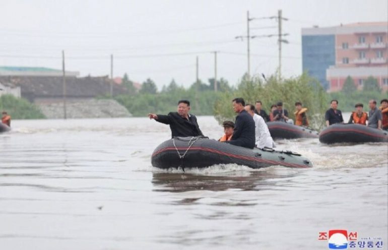 Путин направил соболезнования Кин Чен Ыну в связи с наводнениями