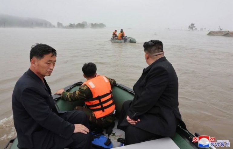 Путин направил соболезнования Кин Чен Ыну в связи с наводнениями