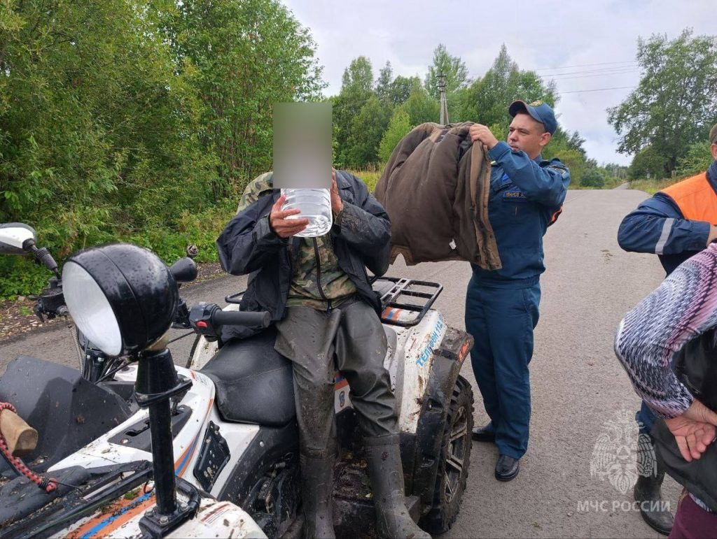 Спасатели нашли пенсионера, 9 дней блуждавшего в лесах под Новгородом