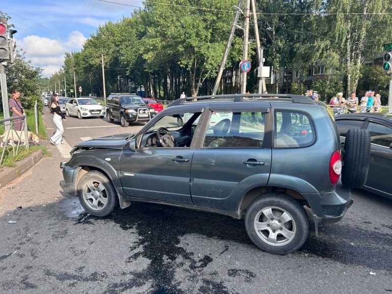 Скорая перевернулась после ДТП с легковушкой во Всеволожске