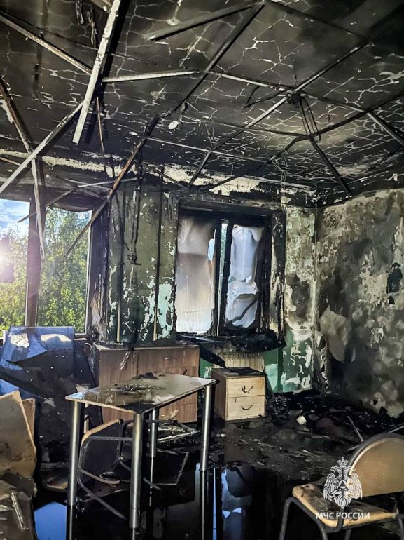 Сотрудник МЧС и его сын спасли 15 человек из горящего ПНИ в Пермском крае