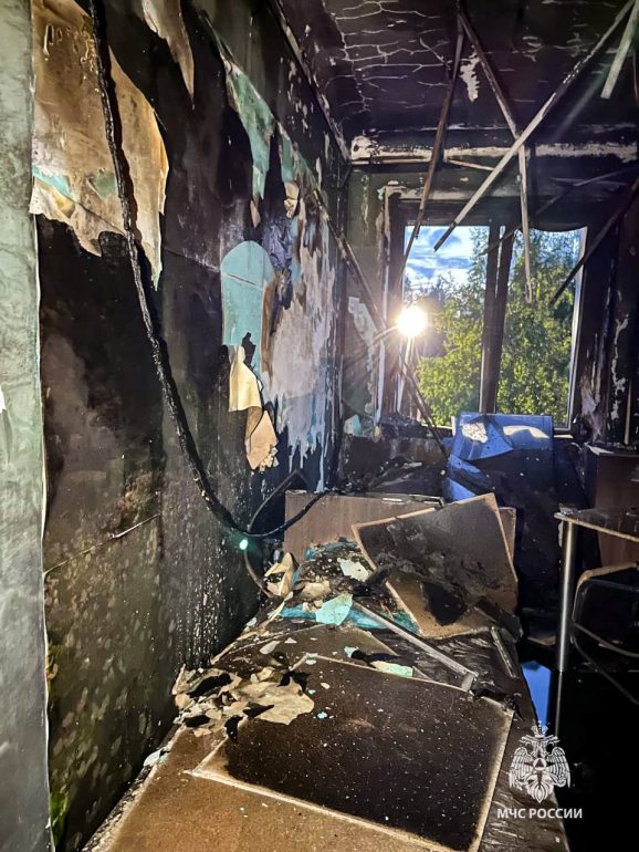 Сотрудник МЧС и его сын спасли 15 человек из горящего ПНИ в Пермском крае