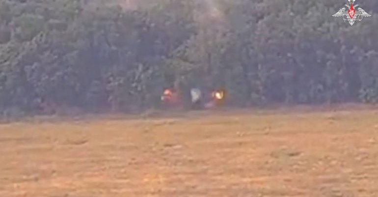 Минобороны показало кадры уничтожения САУ Krab в Курской области