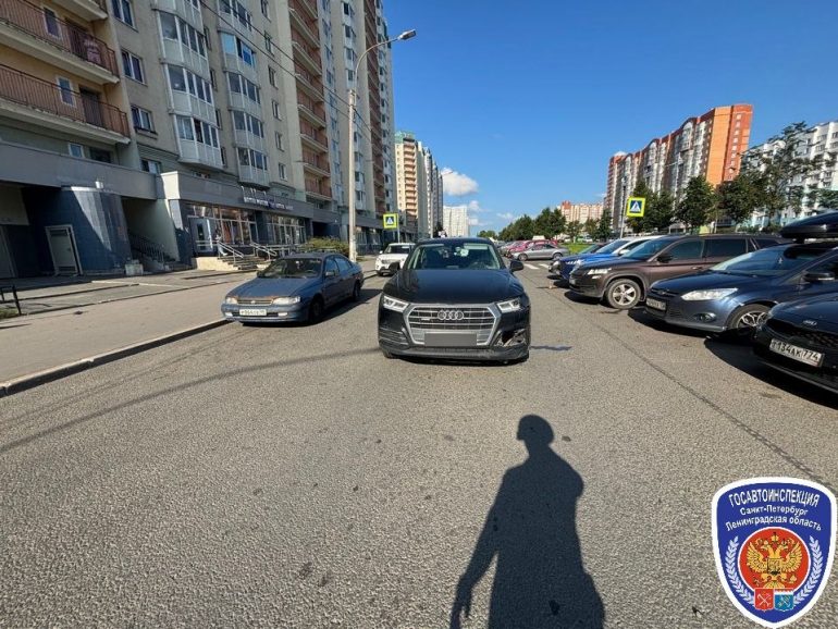 Пьяный водитель «Ауди» сбил женщину на самокате на Богатырском