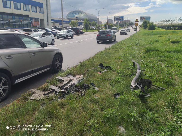 На Планерной лобовое ДТП с «Делимобилем» и «Тойота»