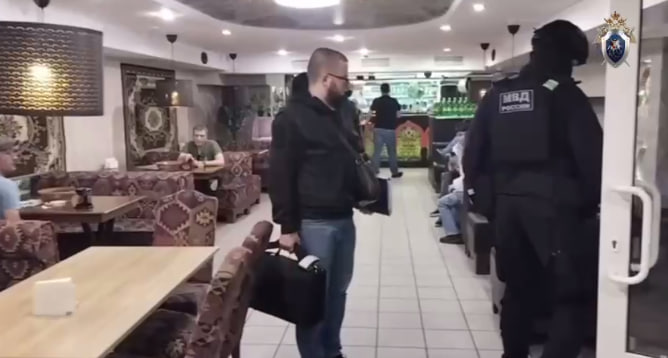 СК и полиция провели рейд в кафе после стрельбы «бомбил» на Комендантском