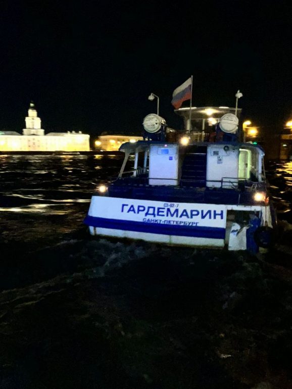 Три теплохода столкнулись на Английской набережной