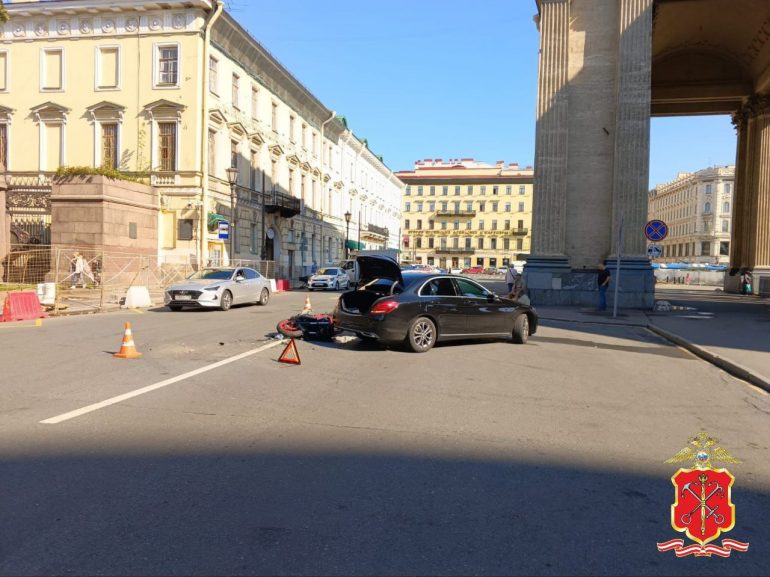 «Мерседес» перед ДТП с «Хондой» на Казанской разворачивался с правой полосы