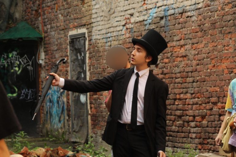 «Не попьешь ты здесь воды». Мойка78 вместе с детьми и градозащитниками искала на В.О. золото, дракона и шифр на стене