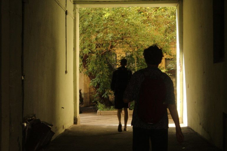 «Не попьешь ты здесь воды». Мойка78 вместе с детьми и градозащитниками искала на В.О. золото, дракона и шифр на стене