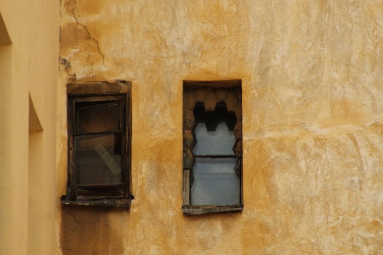 «Не попьешь ты здесь воды». Мойка78 вместе с детьми и градозащитниками искала на В.О. золото, дракона и шифр на стене