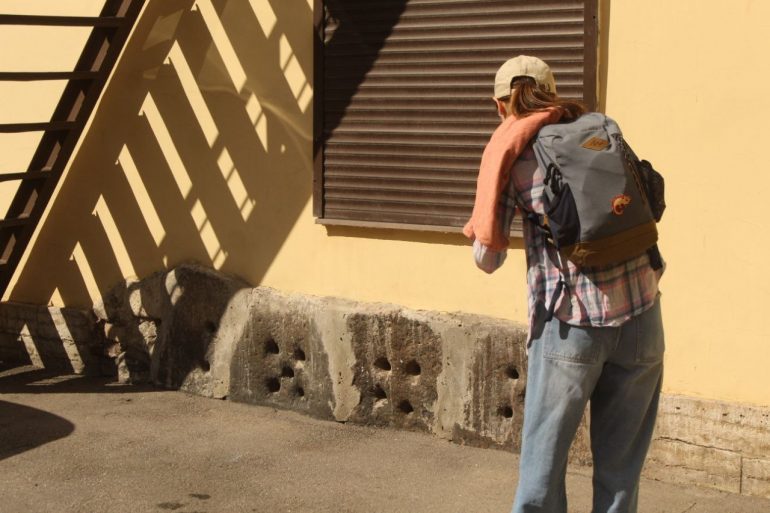 «Не попьешь ты здесь воды». Мойка78 вместе с детьми и градозащитниками искала на В.О. золото, дракона и шифр на стене