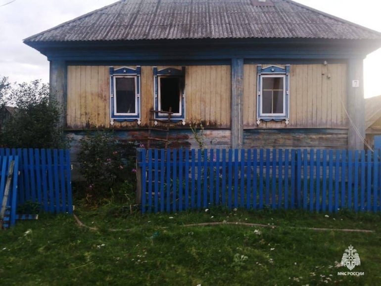 Женщина и ее 4-летний внук погибли при пожаре в частном доме в Башкирии