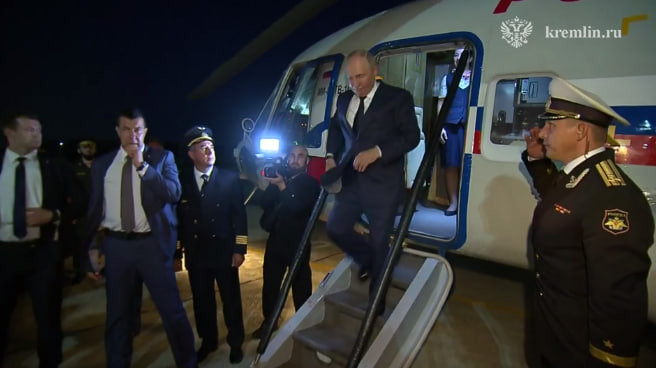 Кадыров встретил Путина в аэропорту Грозного