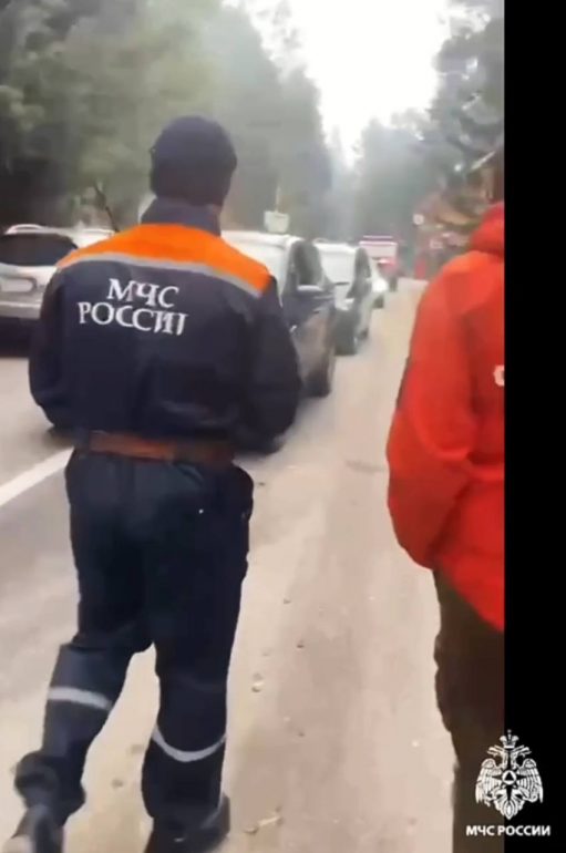 На Домбае из-за сильного пожара эвакуировали 236 человек