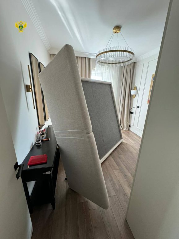 В Лефортово в квартире, из окна которой вылетела мать с сыном, погром