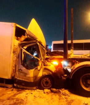 ВАЗ-2115 страшно намотало на столб на Московском шоссе