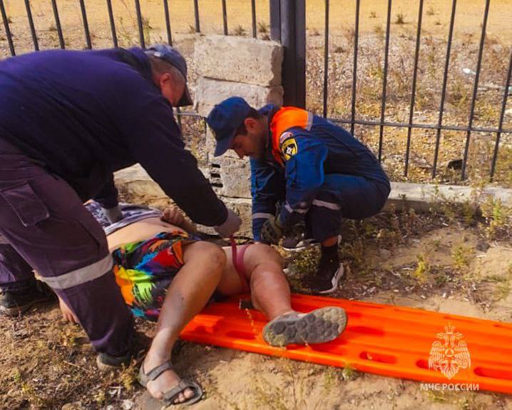 В Якутске мужчина два часа звал на помощь со штырем в ноге