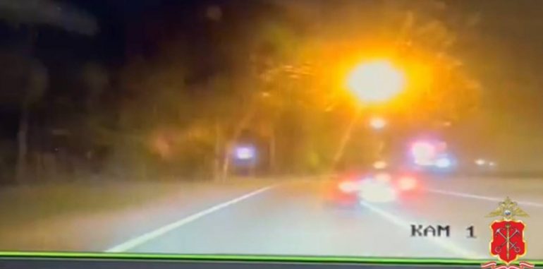 В Петербурге полиция со стрельбой догоняла пьяного водителя без прав на новой «Киа»