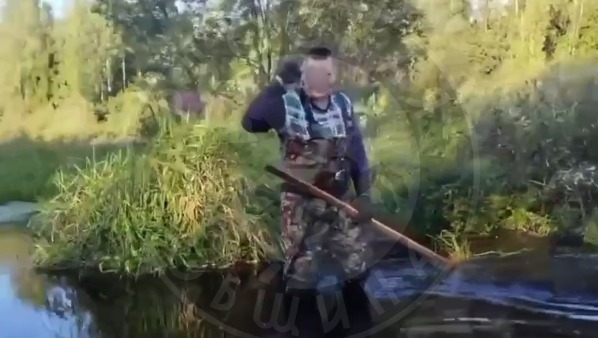 «Русская община» помогает дачникам в садоводстве «Сатурн» под Лугой с завалами после разлива реки