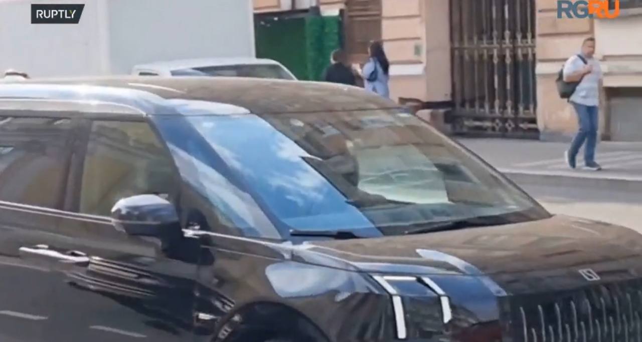 Орнеллу Мути по Петербургу возят на китайском минивэне
