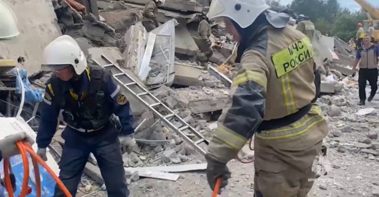 В Нижнем Тагиле из-под завалов дома спасли ребенка