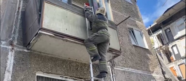 В Нижнем Тагиле из-под завалов дома спасли ребенка