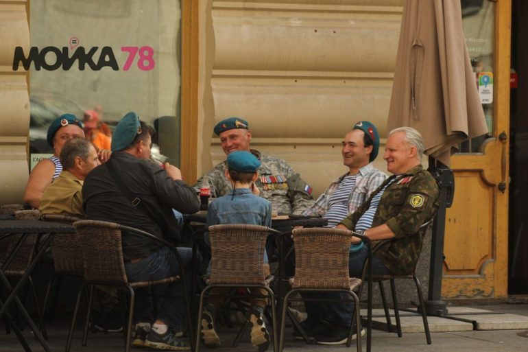 На Дворцовой собираются ВДВшники