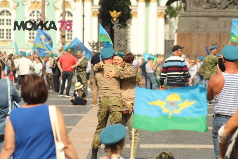 На Дворцовой собираются ВДВшники