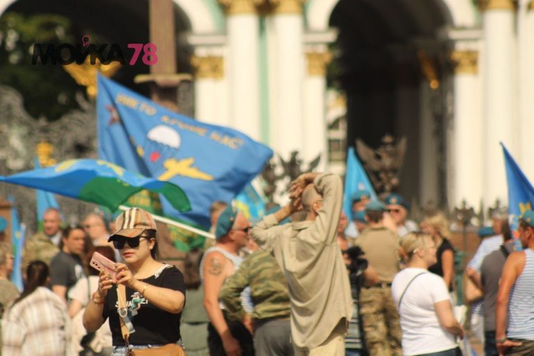 На Дворцовой собираются ВДВшники