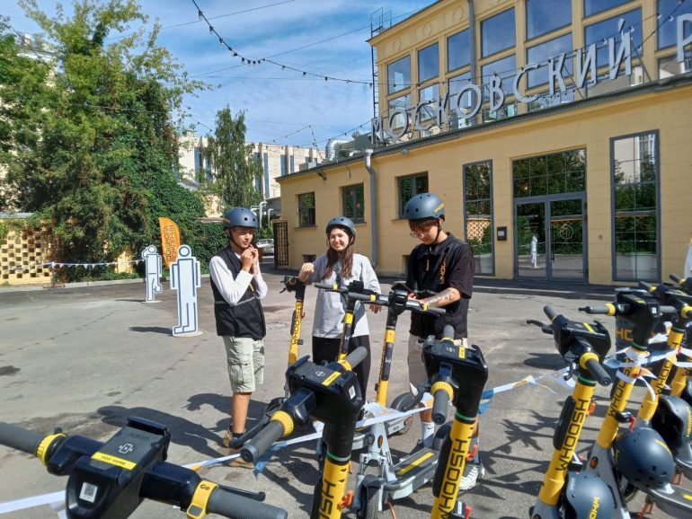 Whoosh обучает правильному и культурному вождению самокатов в Петербурге