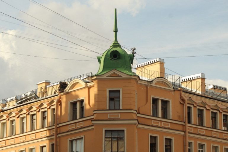 Смольный назвал ЧП на Большой Зелениной контролируемым оседанием. Что известно к этому часу