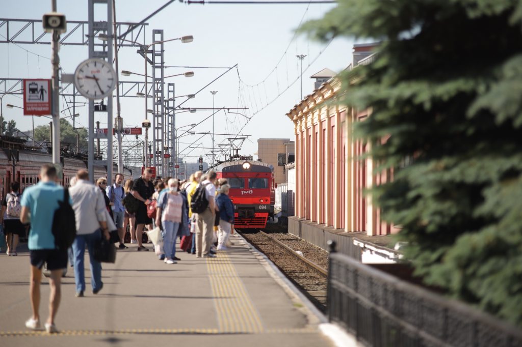 Между Петербургом и Красным Селом на выходных пустят больше электричек 