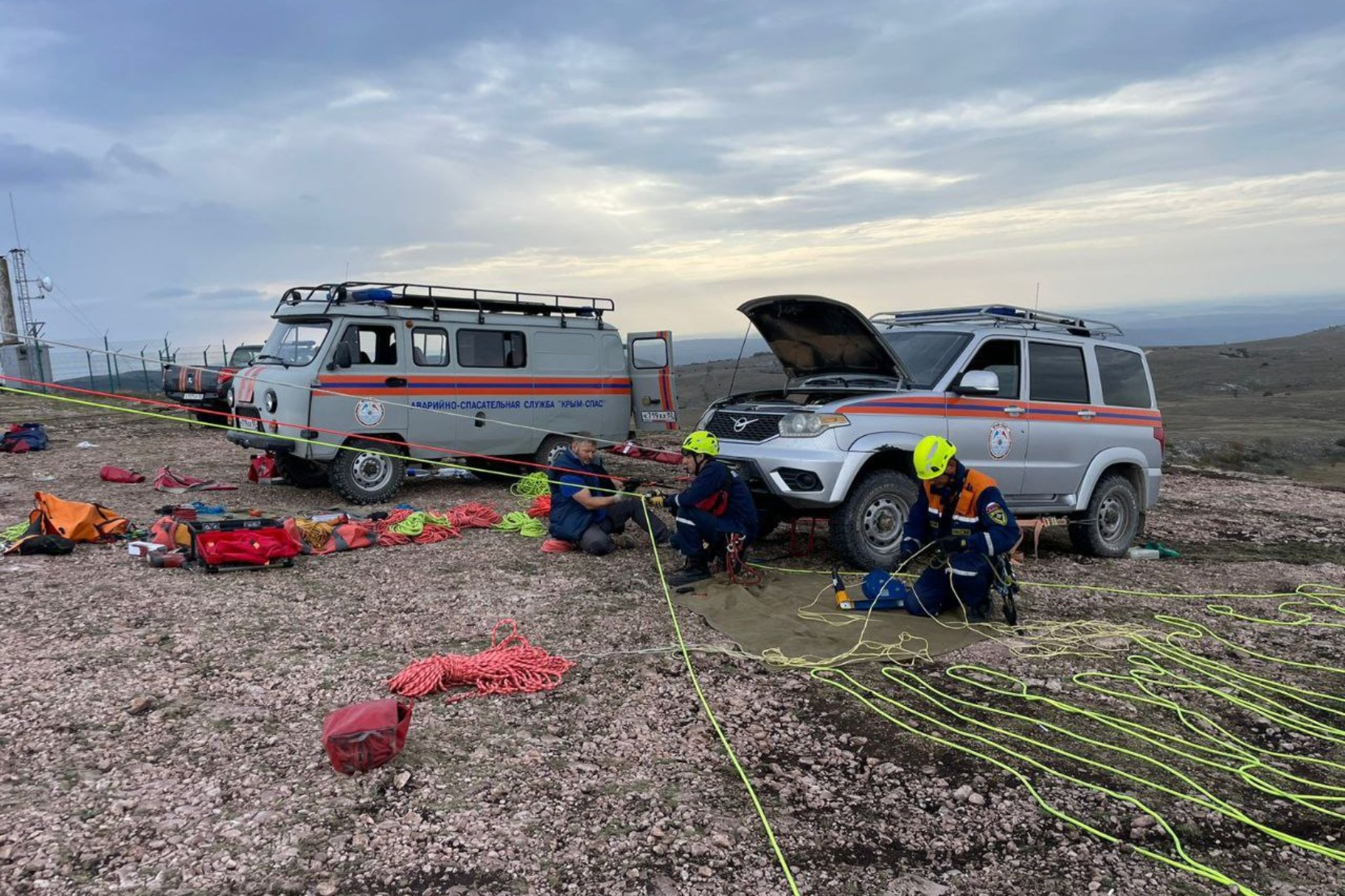 В Крыму байкер сорвался с обрыва в 100 метров