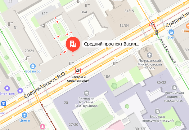 «Вольво» влетел в витрину магазина после ДТП на В. О., пострадал курьер на мопеде