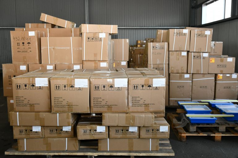 Таможенники не пустили в Петербург 4 тонны секундомеров и амперметров из Китая