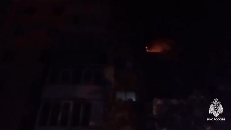 В Ставрополе мать и бабушка погибли в квартире, сгоревшей из-за электросамоката