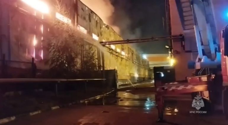 В Подмосковье сгорел один из крупнейших в стране складов матрасов
