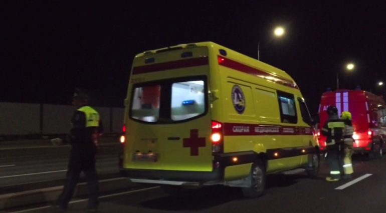 На Свердловской набережной в массовом ДТП с такси и байком пострадали семеро