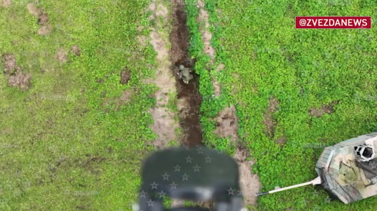 Телеканал «Звезда» показал учебную атаку дрона на безэкипажный катер в Финском заливе