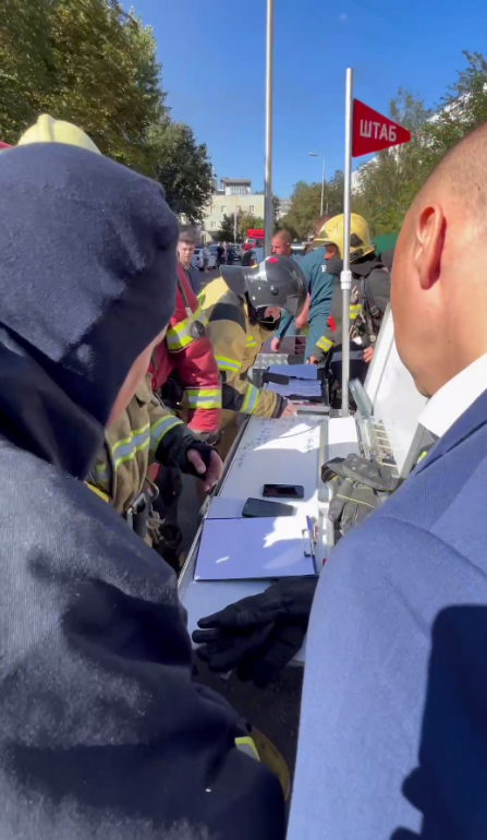 В Калининграде эпичный пожар на крыше многоэтажки