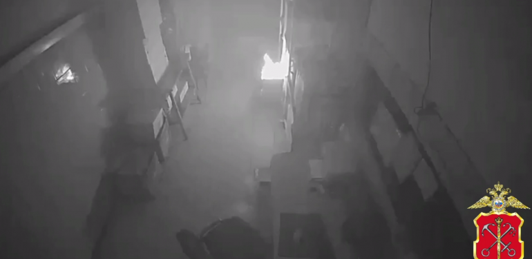 Полиция показала, как иностранка подожгла магазин на Металлистов