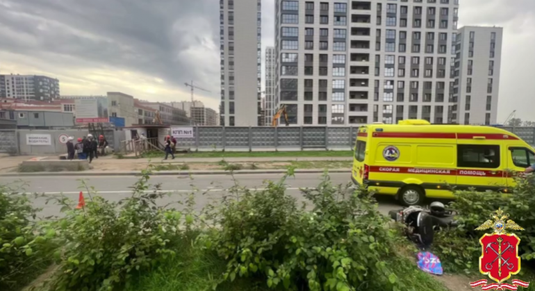 Байкер и пешеход отправились в больницу после ДТП на Ультрамариновой