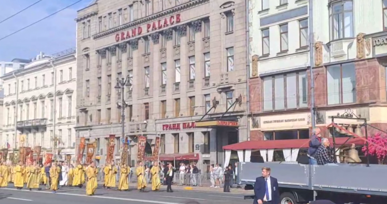 Большой крестный ход по Невскому проспекту в память об Александре Невском: как это было