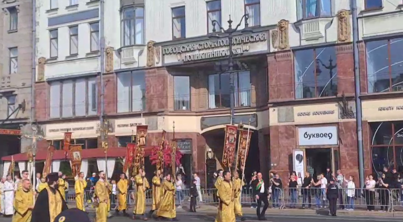 Как проходит в Петербурге крестный ход в память об Александре Невском